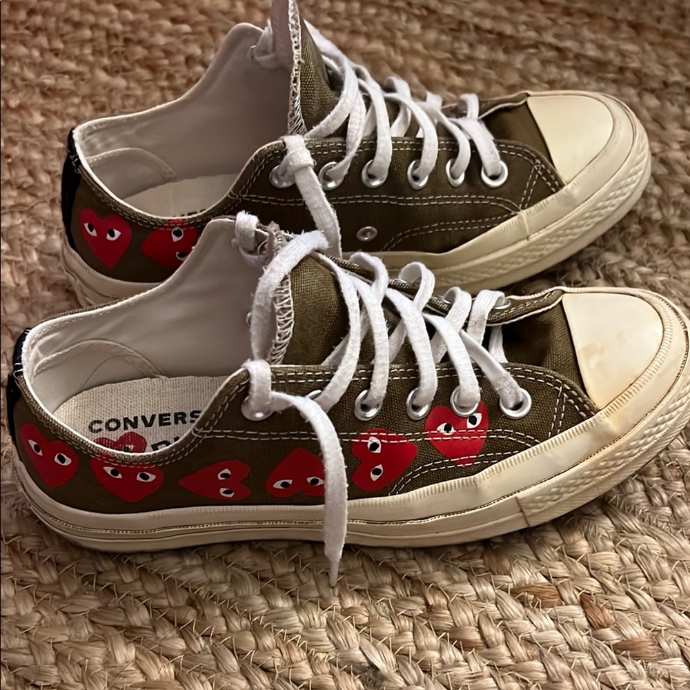 Army green Converse Sneakers with Vintage Appeal - Picture 4 of 8